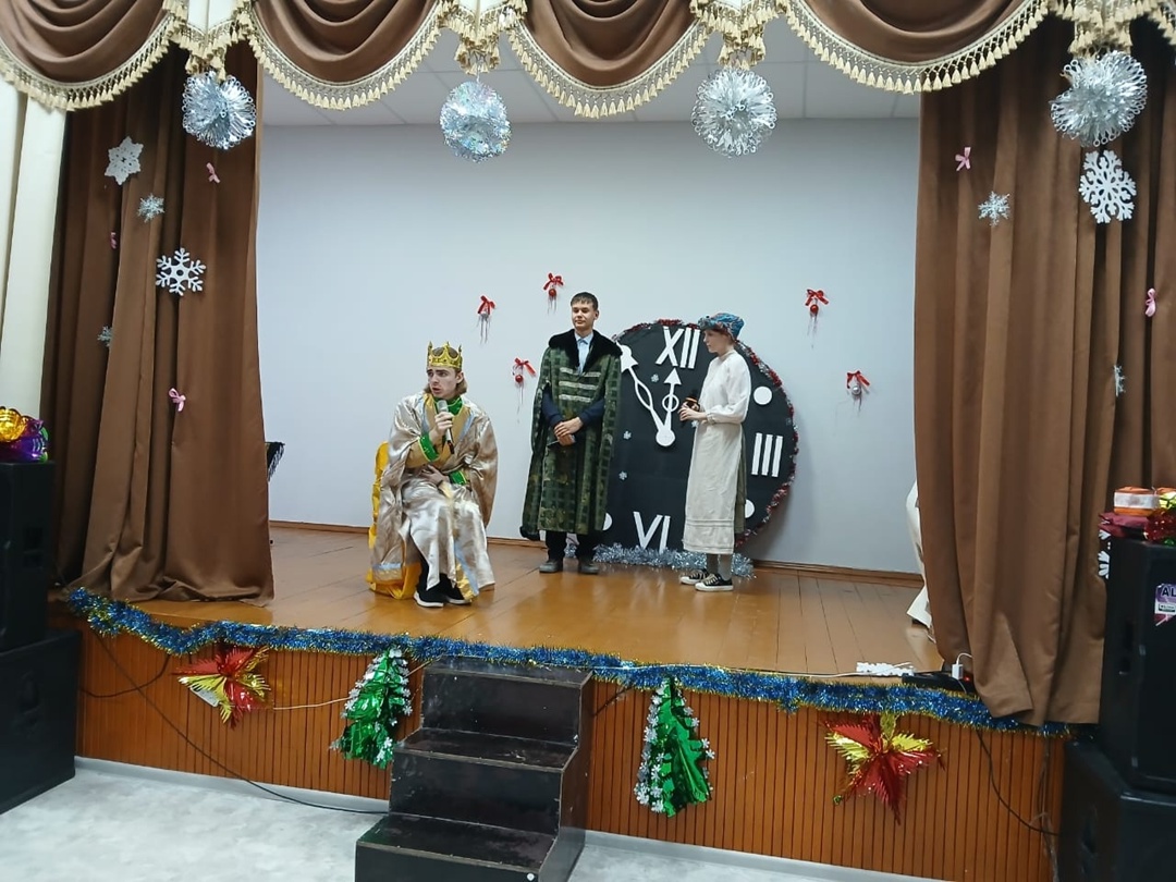 Новогодний спектакль.