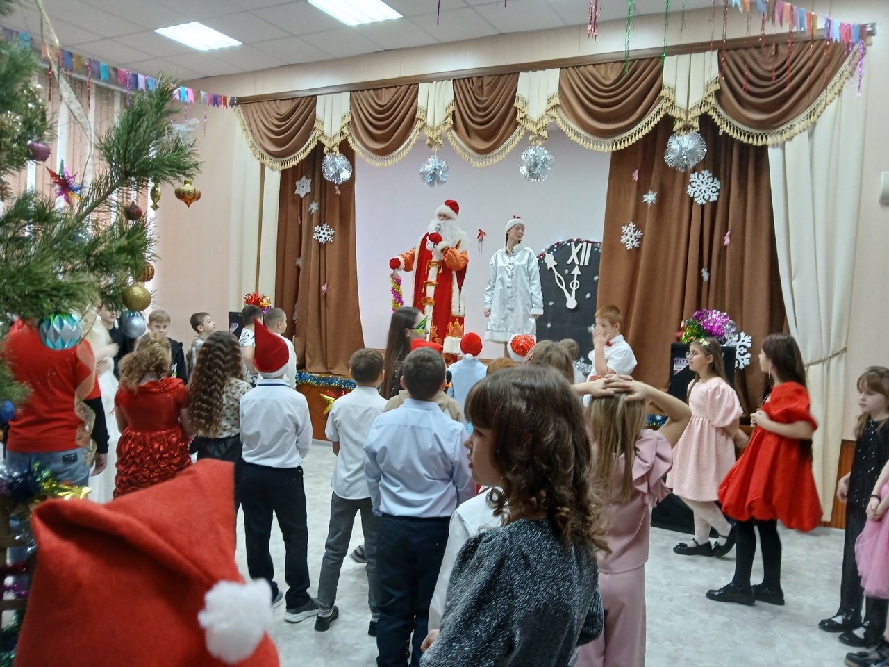 Новогоднее театрализованное представление.